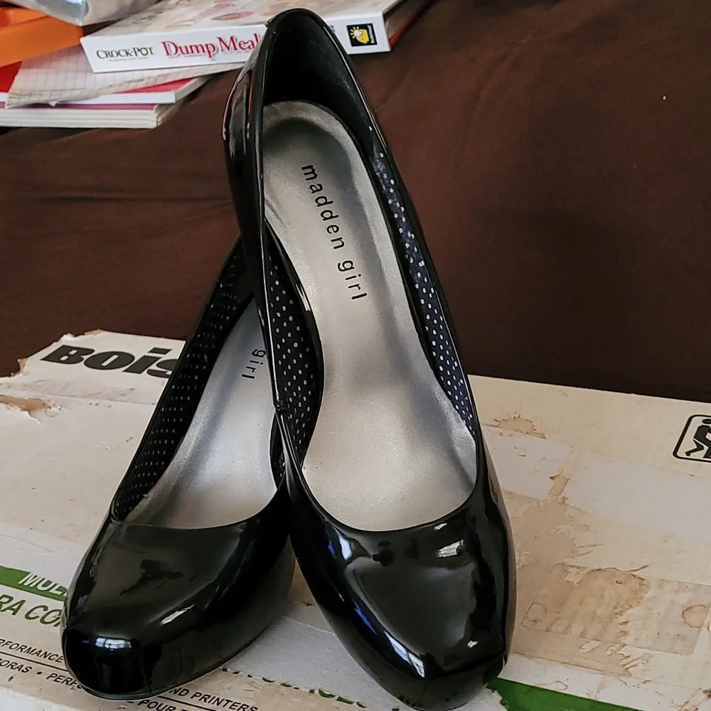 Heels - Picture 1 of 2